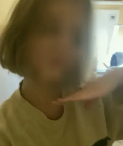 Anna, 19