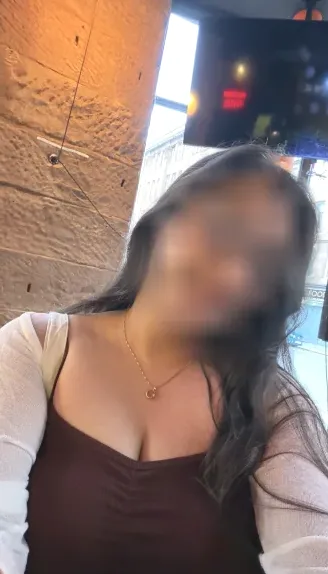 Carla, 24