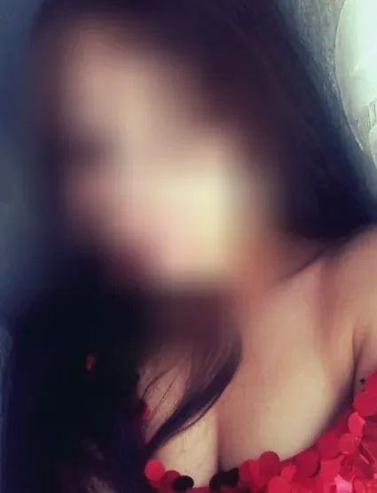Larissa, 30
