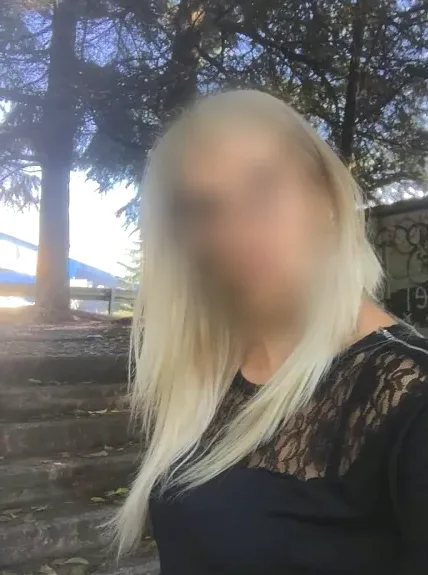 Vivien, 32