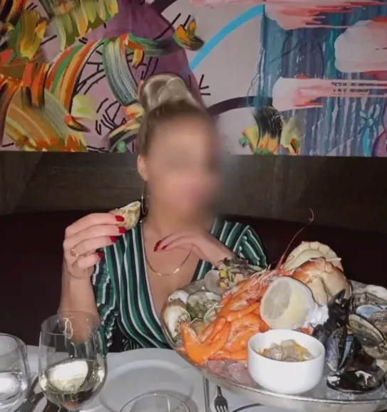 Zeynep, 32